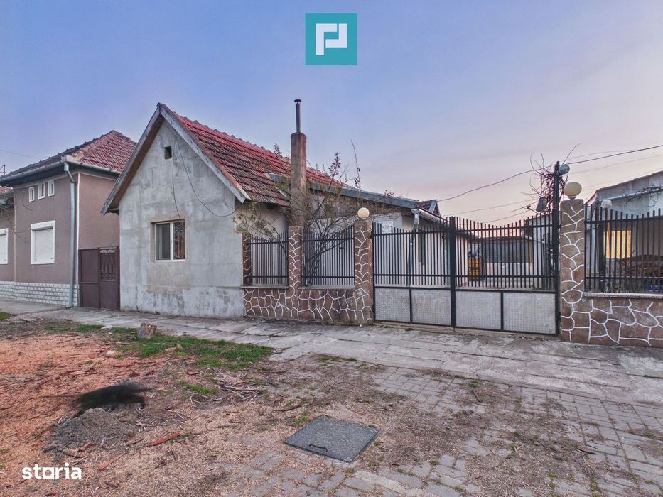 Casă cu 4 camere și 700 mp teren în Cermei