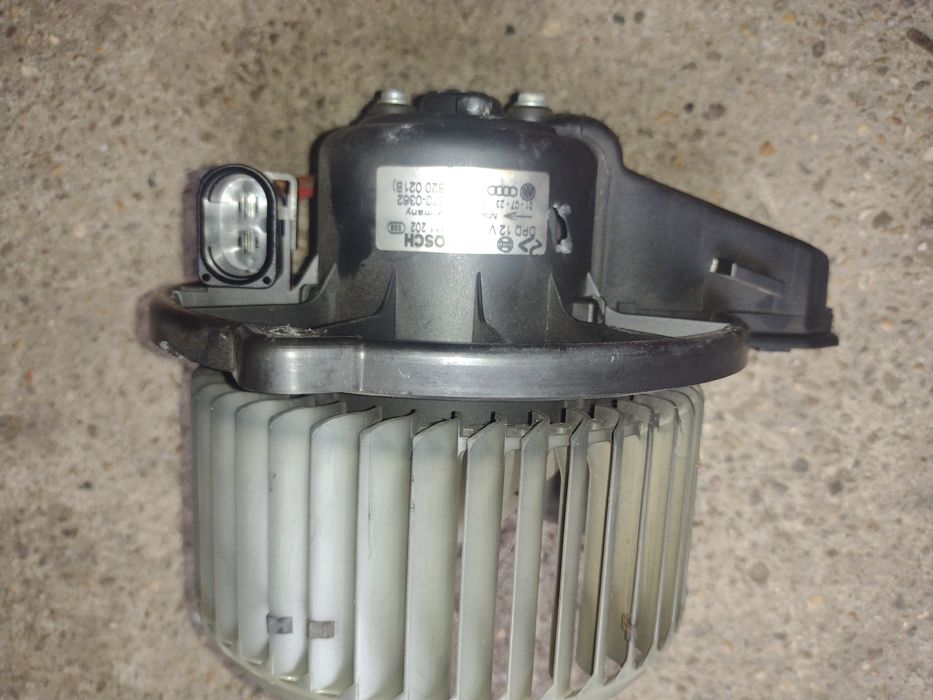 Продавам моторче за парно за audi a6 c5