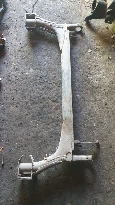 Продам балку заднию на пассат б3-б4