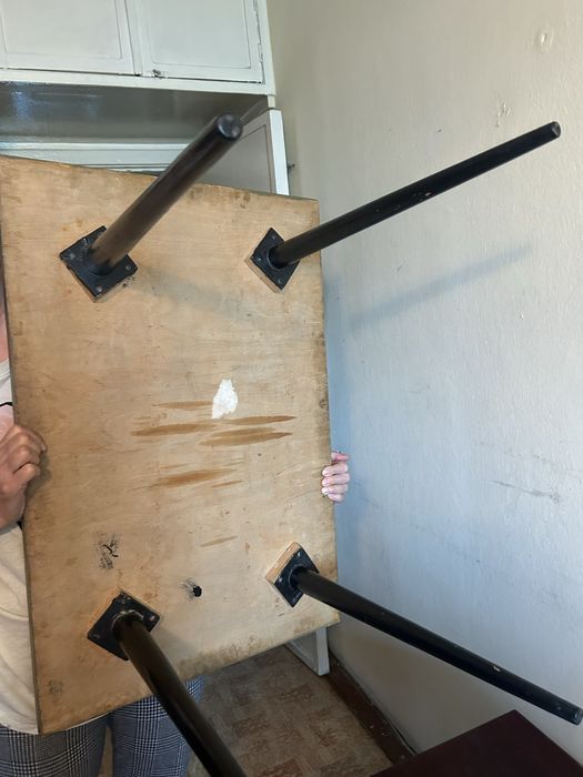 Стол б/у полированный