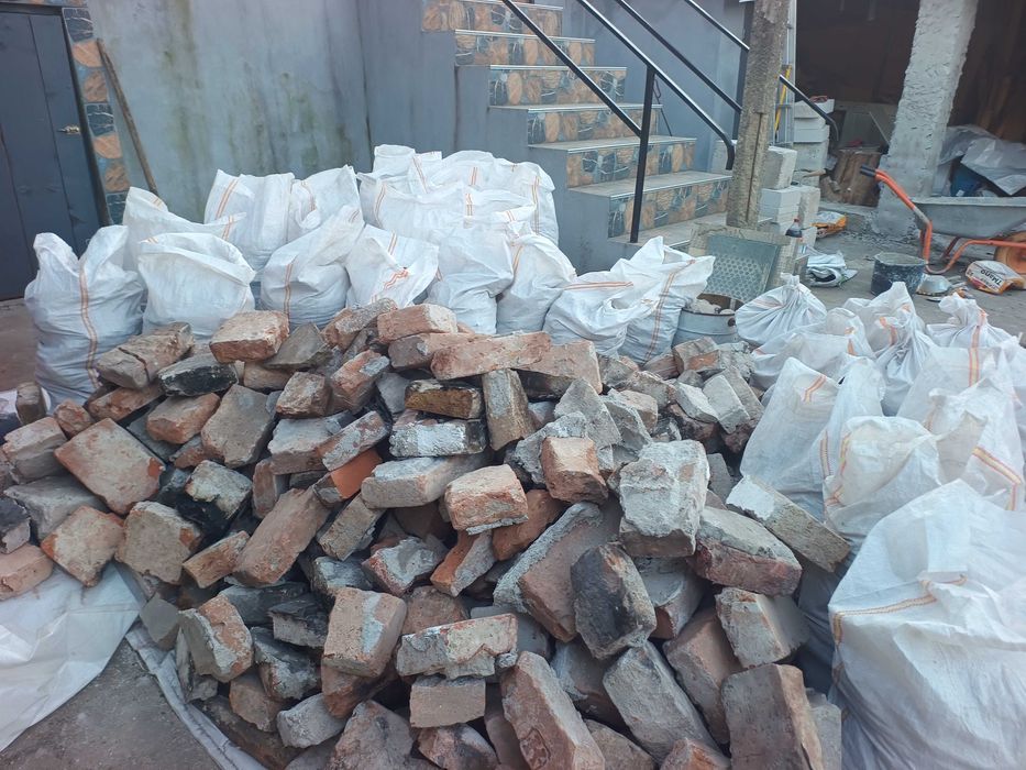 Donez moloz dintr-un cuptor de pâine