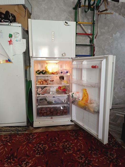 Продам с доставкой холодильник Самсунг