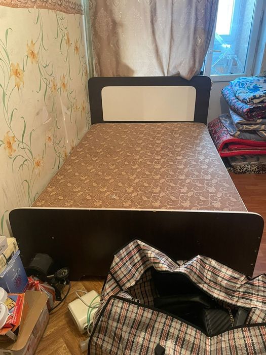 Двуспальная кровать