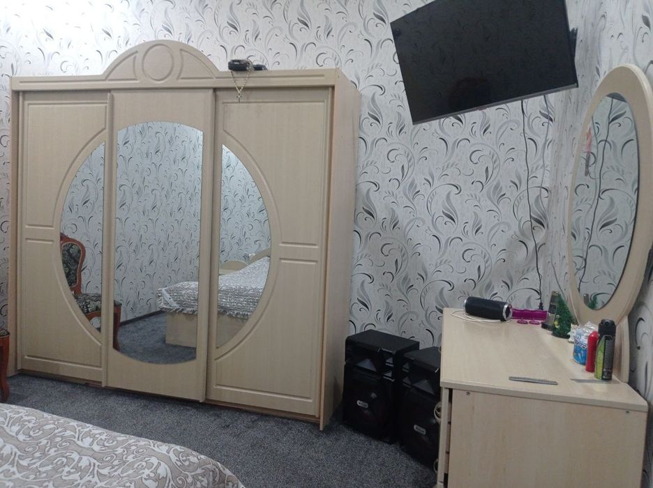 Продается двухэтажный дом.со всеми удобствами.Заходи и живи