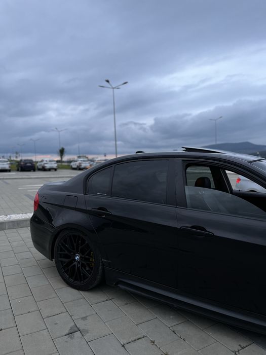 BMW E90 facelift 320i