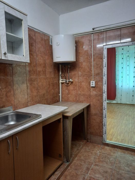 Închiriez garsoniera