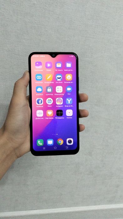 Продаю телефон VIVO Y12 синий