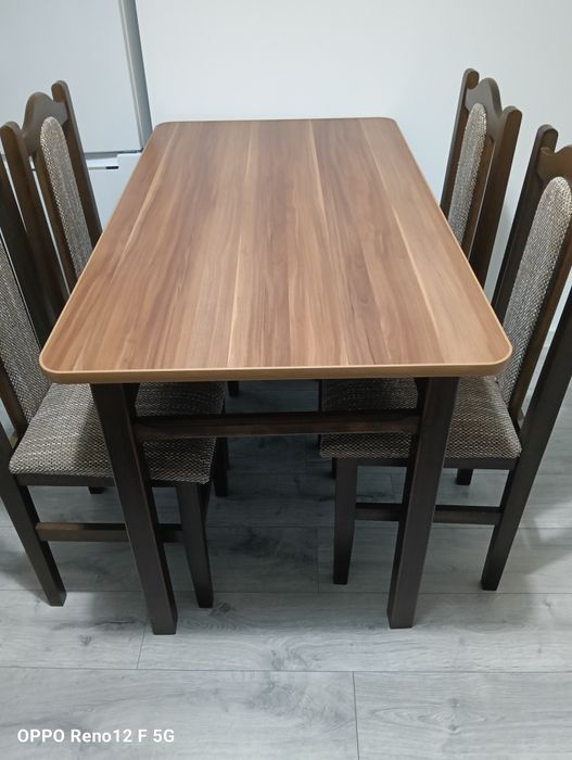 Vind masă din lemn in stare foarte buna