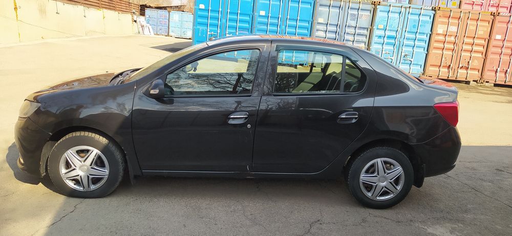 Рено Логан автомобиль