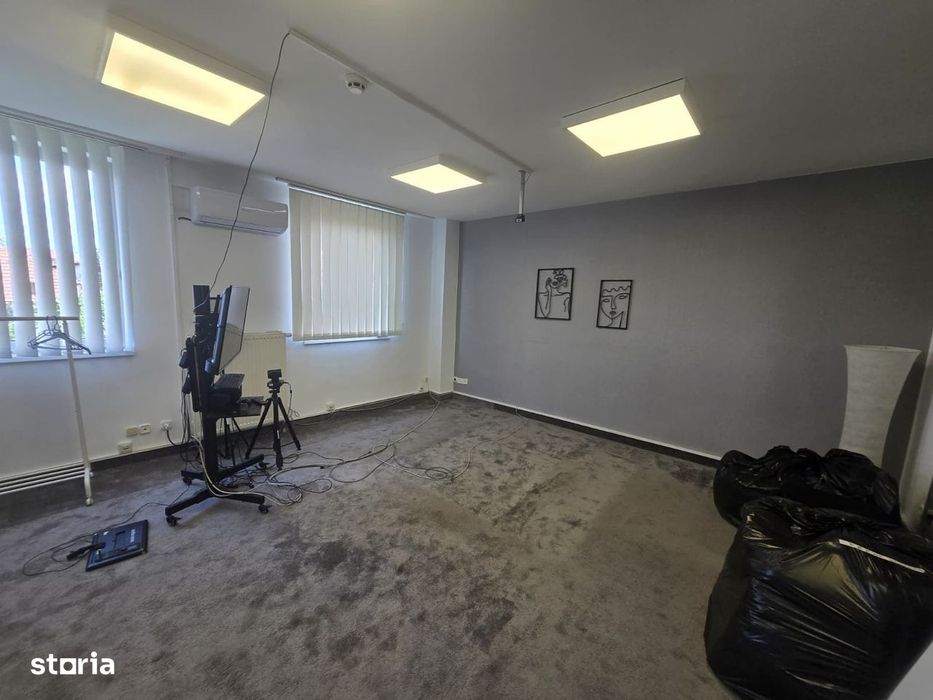Casa individuala 3 nivele, 12 camere, 6 bai, 10 parcare, Lipovei