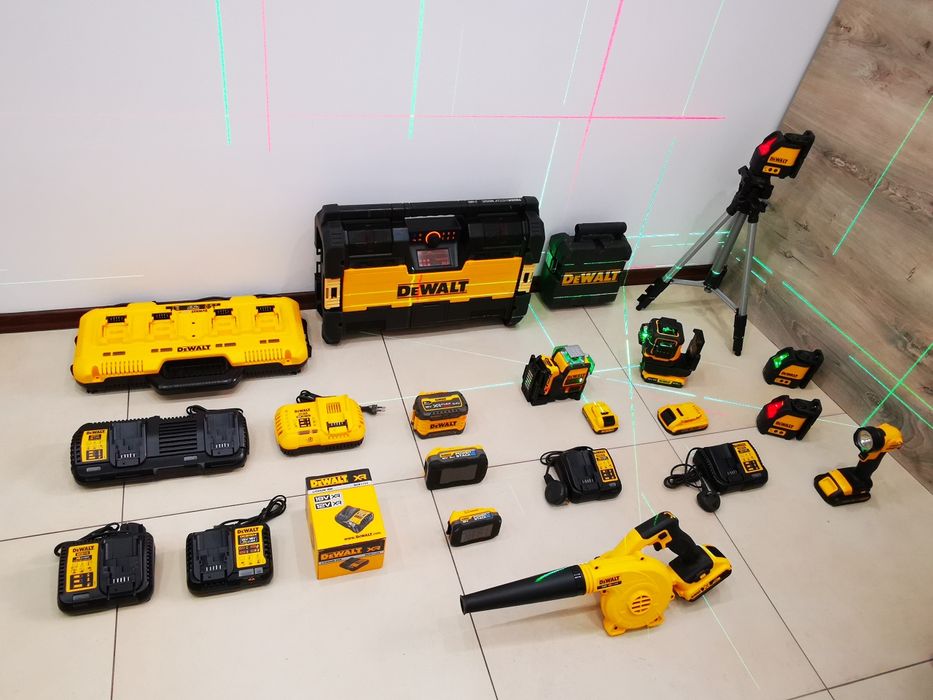 Dewalt  10.8v / 14.4v/ 18v /220v