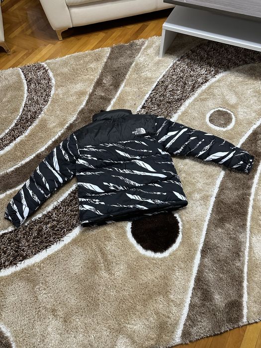 Geacă The North Face Black & White Puffer – mărimea M