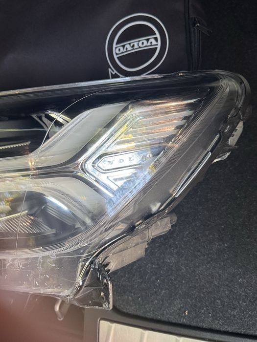 Far stanga Volvo xc40 2020 led