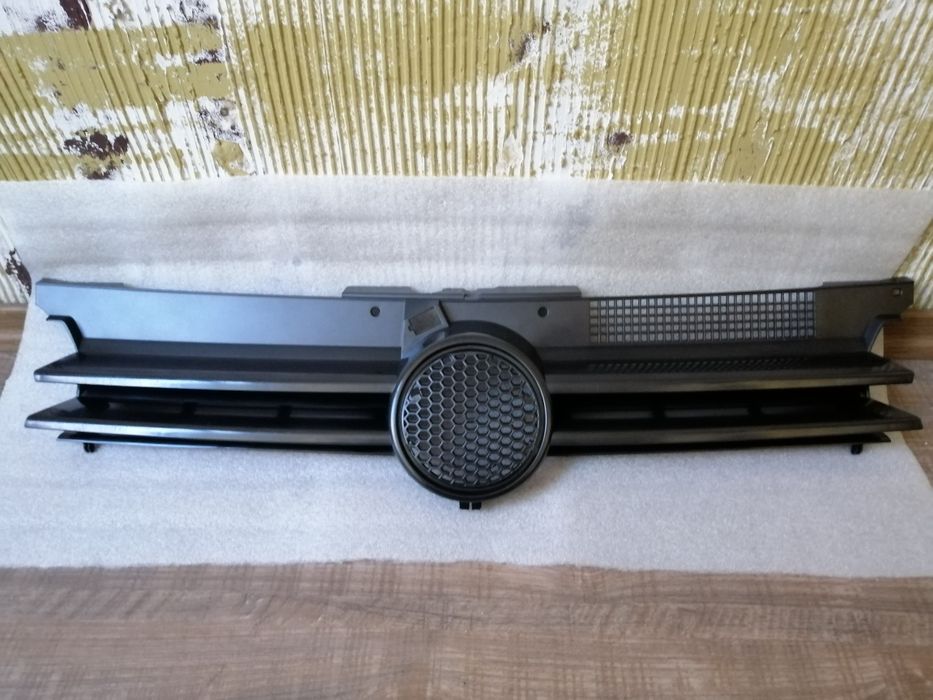 Решетка Голф 4 Vw Golf 4 декоративна без еблема