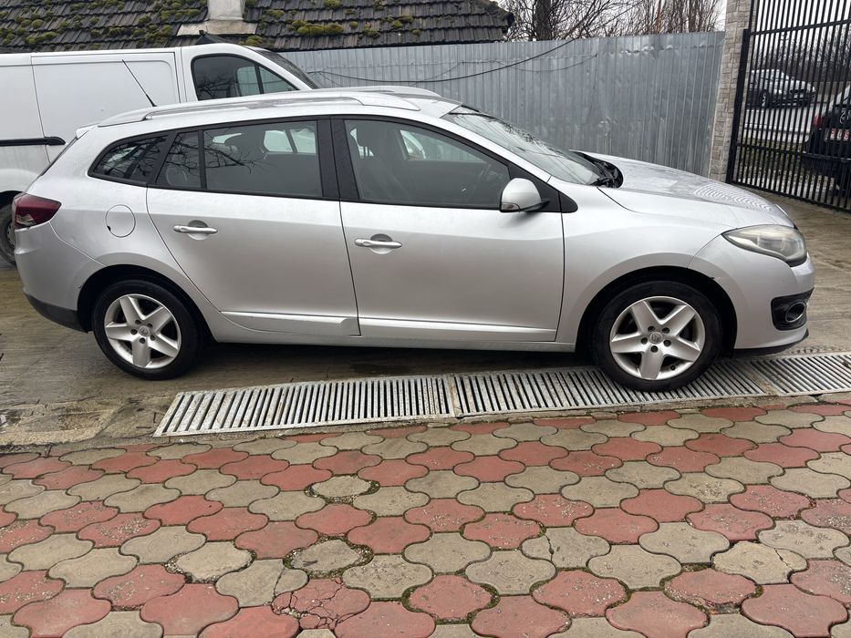 Dezmembrez renault megane 3   Facelift break 1.5 dci euro 5  66 kw  90cp