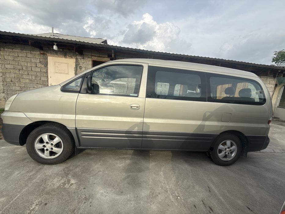 Продам машину своя  hundai starex