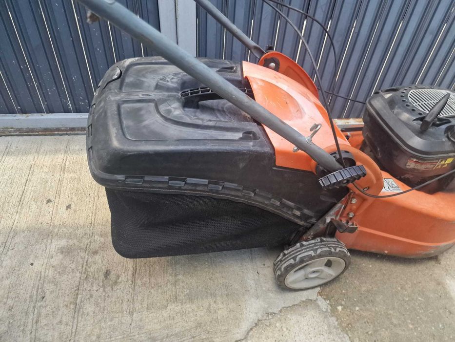 Masina de tuns iarba HUSQVARNA pe benzina BRIGGS 4CP TRACTIUNE COS