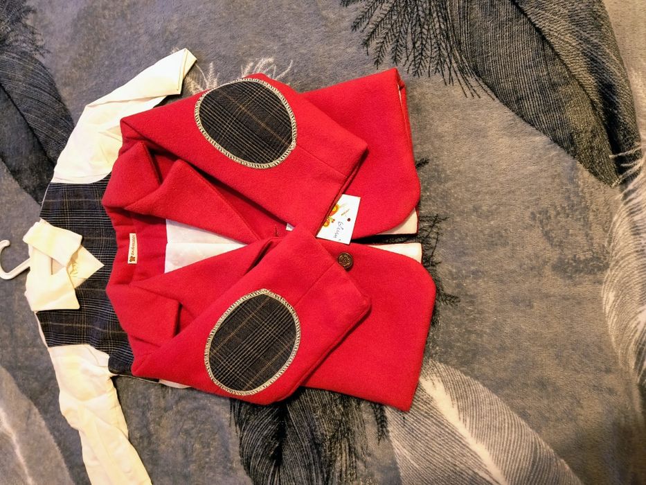 De vânzare  diferite costumase baieti