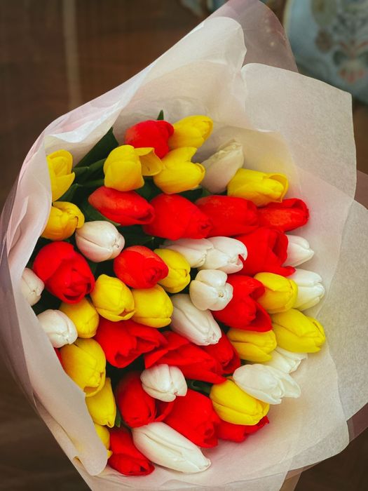 Тюльпаны от 700тг. Разные цвета есть 8 цветов на выбор. Букеты тюльпан