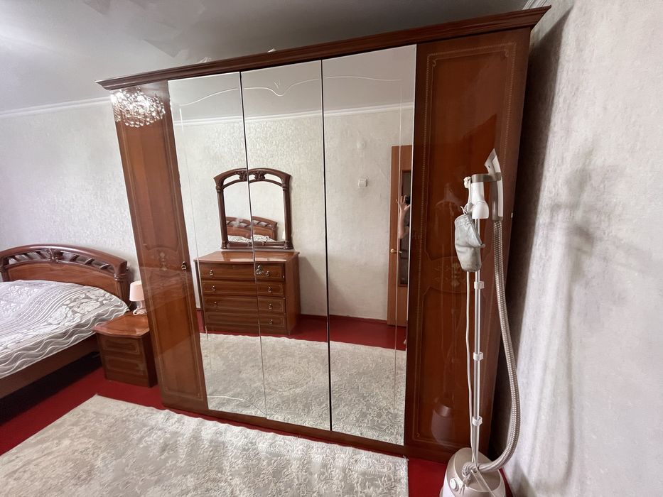 Продается спальный гарнитур