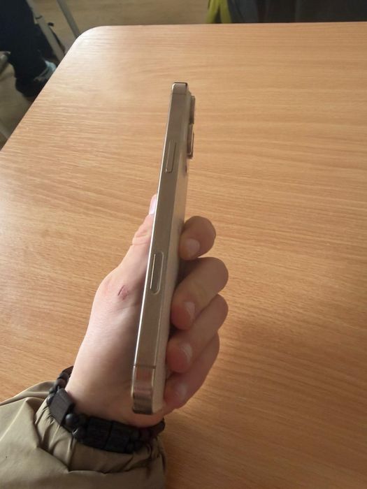 Vand Iphone 16 pro max 256 GB