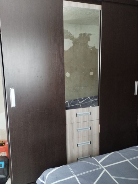 Продам прихожую и шкаф.