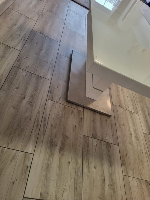 Masă de dining extensibilă, alb lucios, picior central