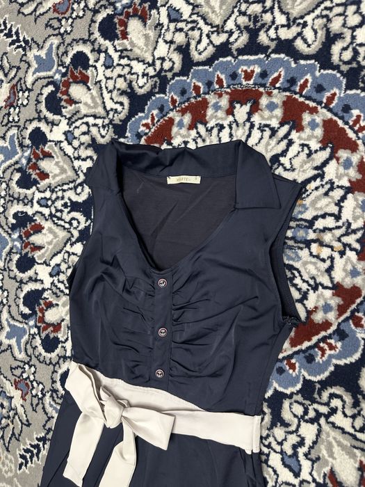 платье размер S отдам за 80000