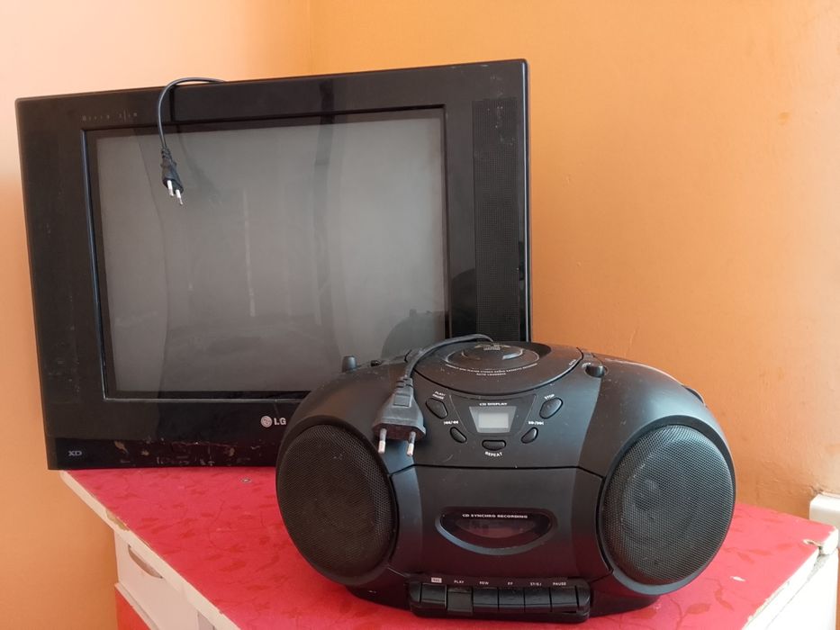 телевизор и магнитафон