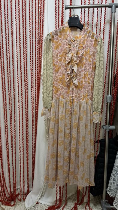 Разгружаю гардероб. Бір аккаунтта бірнеше киім сатылады.