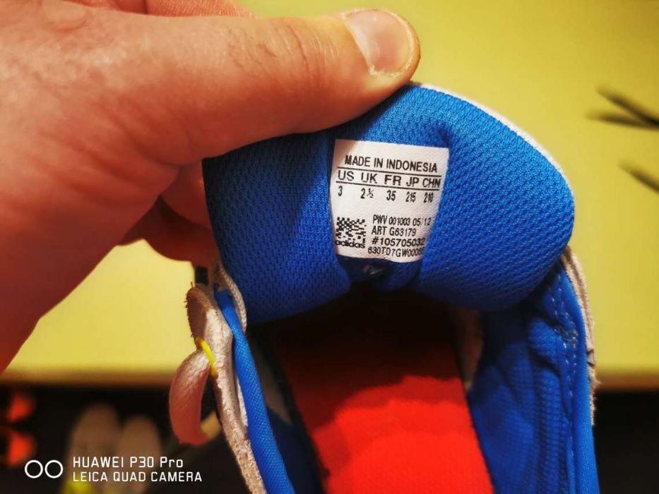 Детски маратонки Адидас за момче, номер 35, идеално запазени!