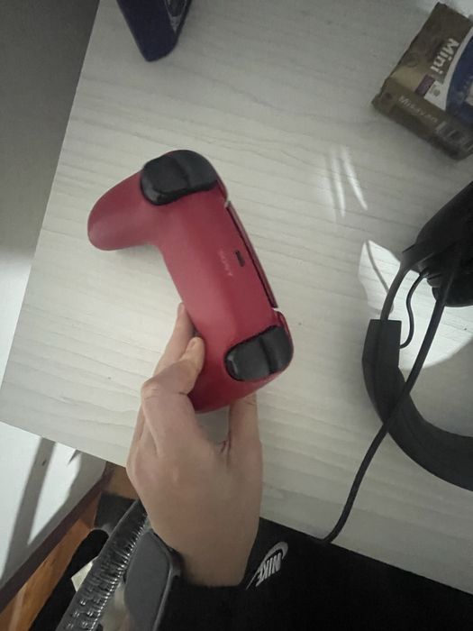 vand controler ps5 rosu