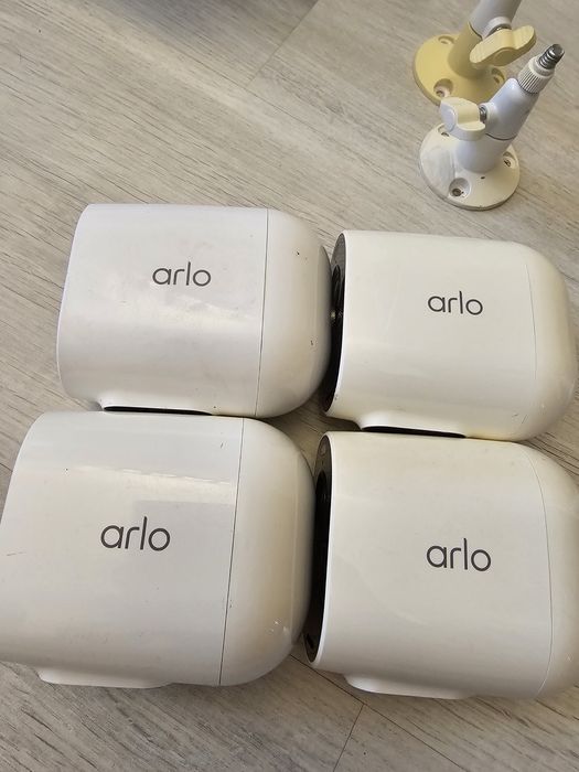 Camere supraveghere arlo essential/panouri solare