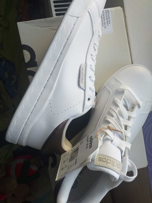 Snicarși ADIDAS noi la cutie