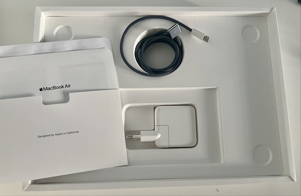 Apple MacBook Air M2 13” Midnight | 8GB RAM | 512GB SSD | 93