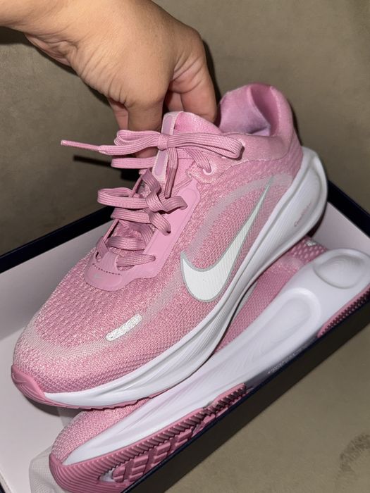 Продам новые кроссовки NIKE оригинал