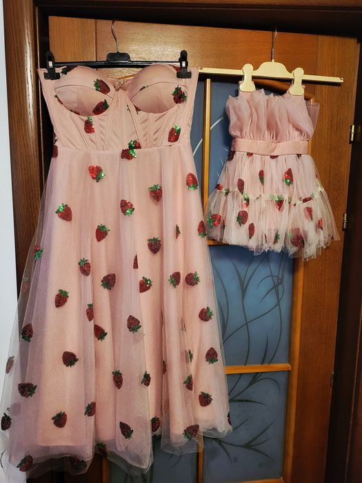 Set rochie mama- fiica identice, model căpșuni, făcute pe comanda, cu mici defecte prinse în poză