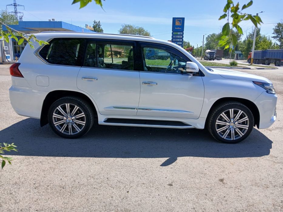 Lexus lx 570, 2017г.