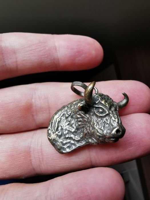 Pandantiv argint cap de taur de lupta