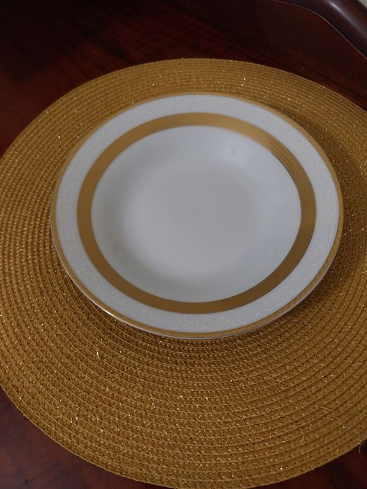 Порцеланов сервиз за хранене