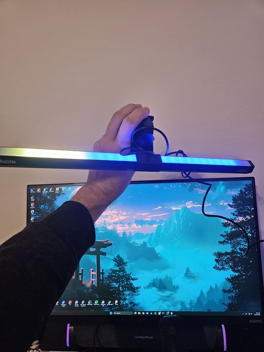 Vând lampă led pentru monitor