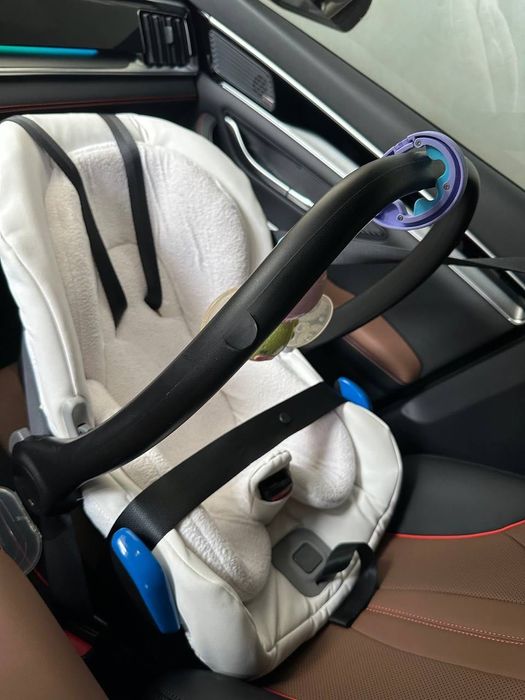 продается Коляска 3в1 очень хорошего бренда