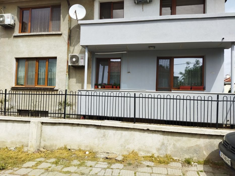 Продава се Етаж от къща в Карнобат - 91 кв.м за 841 €/кв.м - Снимка #2