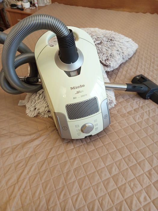 Прахосмукачка Miele S4211