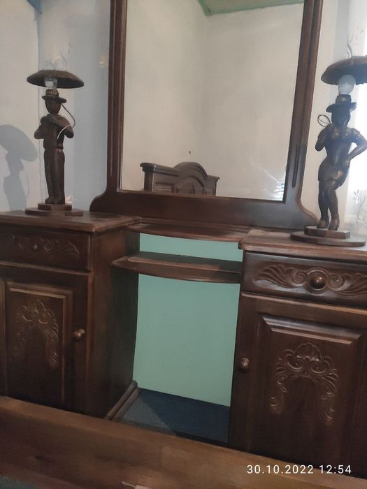 Мебель из чистого ореха