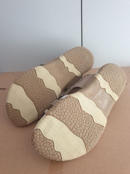 Sandale marimea 38