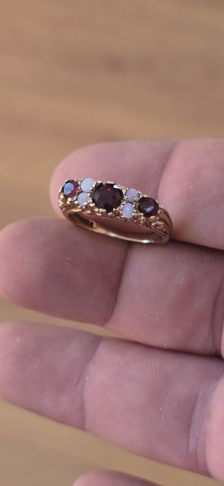 Inel aur granate si opal