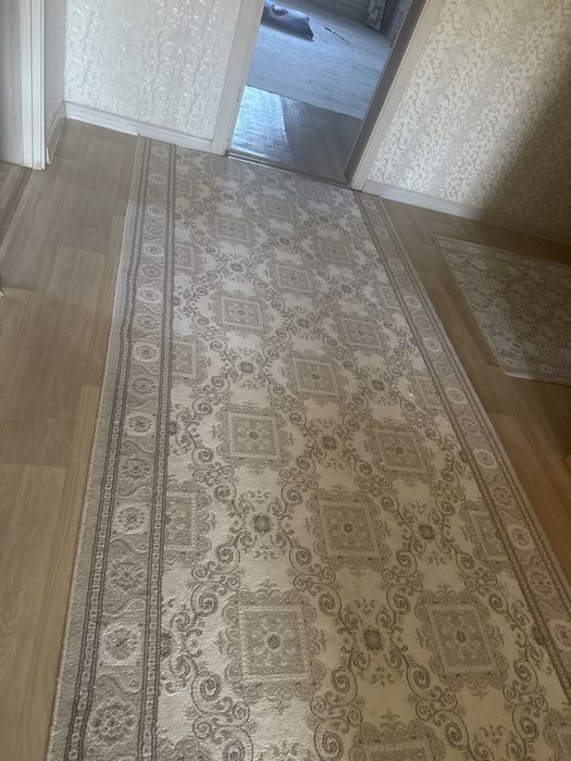 Осындай өнермен 3 кілем сатылады коридорға