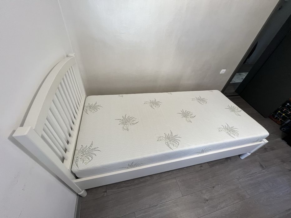 Pat ikea 90x200 cu somiera si saltea