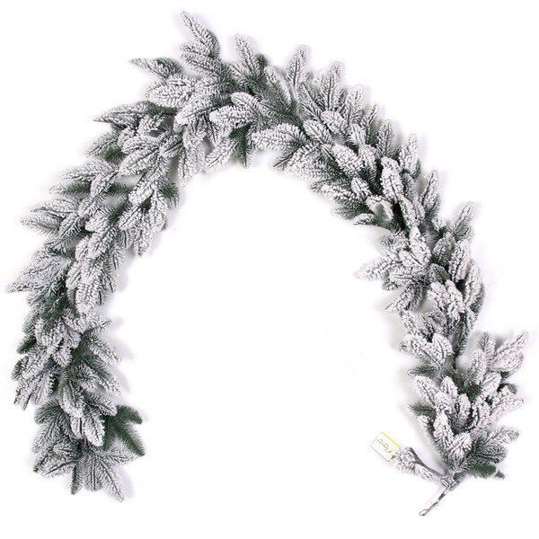 Ёлочная ветка , хвоя , полностью гелывая , заснеженная